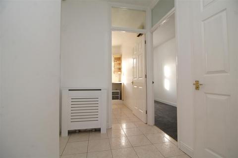 2 bedroom apartment for sale, Lavenham Court, Peterborough