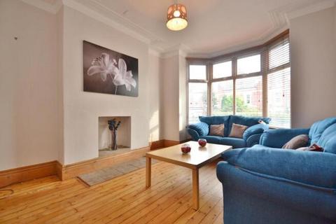 4 bedroom terraced house to rent, Methley Drive, Leeds LS7