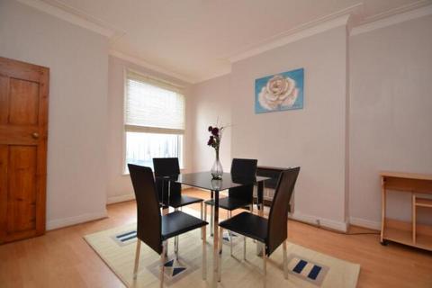 4 bedroom terraced house to rent, Methley Drive, Leeds LS7