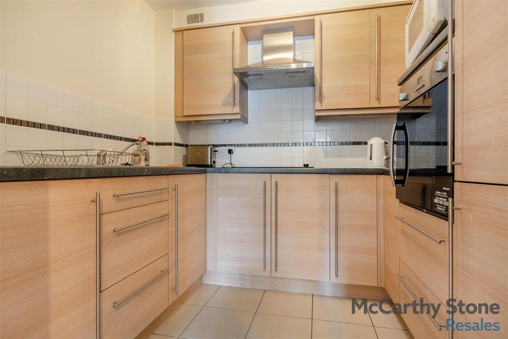 8666885-interior06.jpg