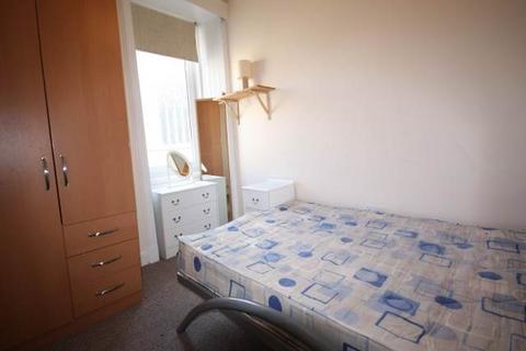2 bedroom flat to rent, Albion Road, Edinburgh, EH7