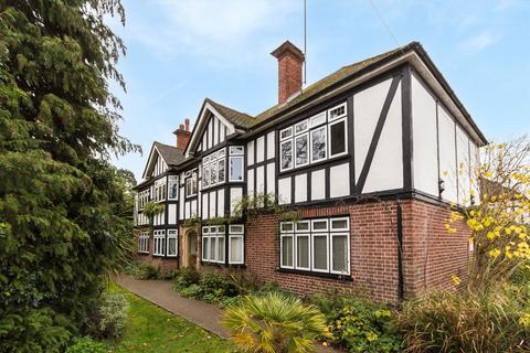 undefined, Queens Road, Teddington TW11