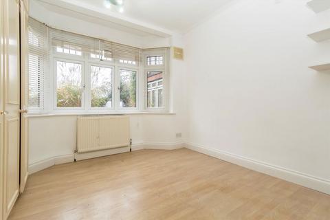 undefined, Queens Road, Teddington TW11