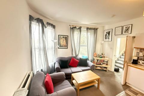 3 bedroom flat to rent, London N19