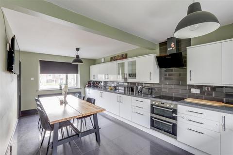 3 bedroom semi-detached house for sale, Watnall Road, Hucknall NG15