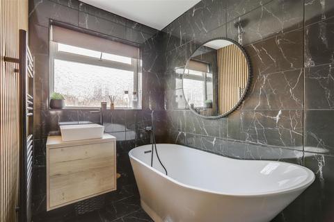 3 bedroom semi-detached house for sale, Watnall Road, Hucknall NG15