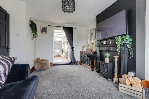 3 bedroom semi-detached house for sale, Watnall Road, Hucknall NG15