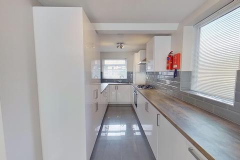5 bedroom end of terrace house to rent, Friars Court, Nottingham, NG7