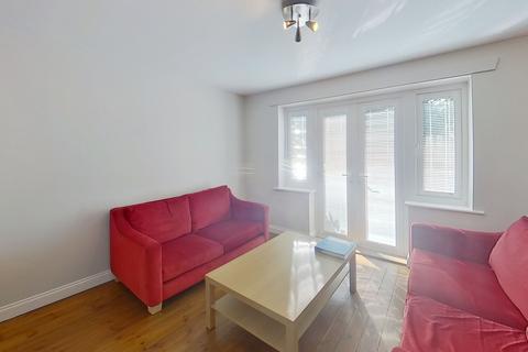 5 bedroom end of terrace house to rent, Friars Court, Nottingham, NG7