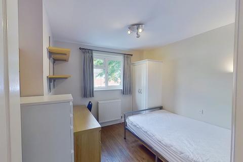 5 bedroom end of terrace house to rent, Friars Court, Nottingham, NG7