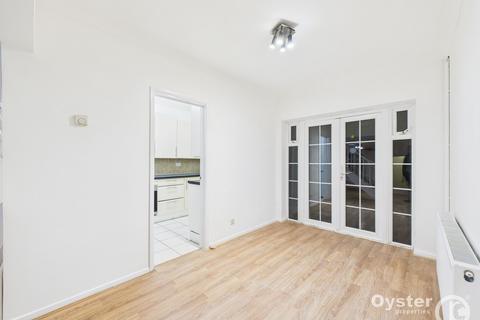 3 bedroom semi-detached house to rent, Lantern Close, Wembley, HA0