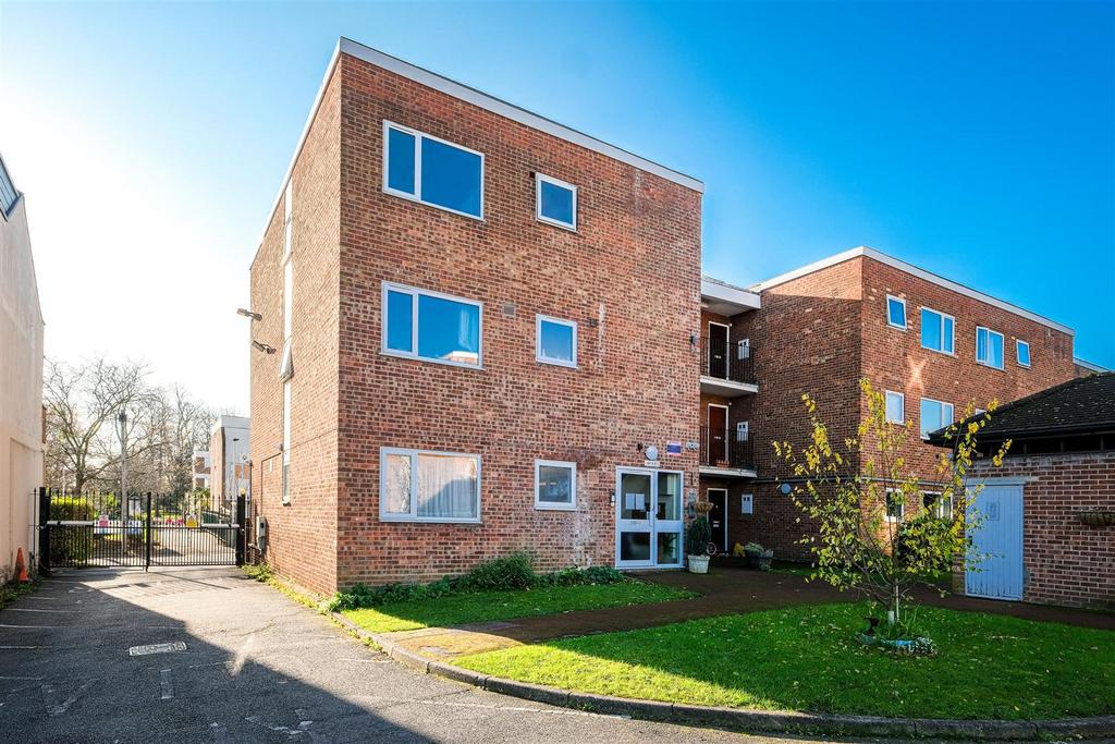 1 Highland Court-6.jpg
