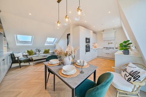 3 bedroom flat for sale, Thirsk Road, London, SW11