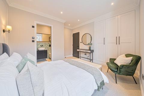 3 bedroom flat for sale, Thirsk Road, London, SW11