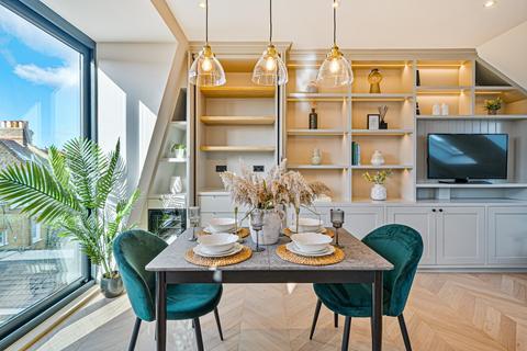 3 bedroom flat for sale, Thirsk Road, Battersea, London, SW11
