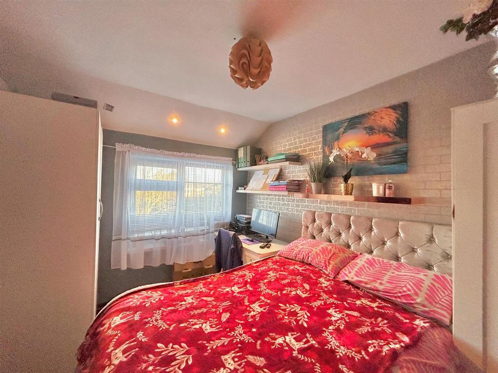 Bedroom 1.jpg