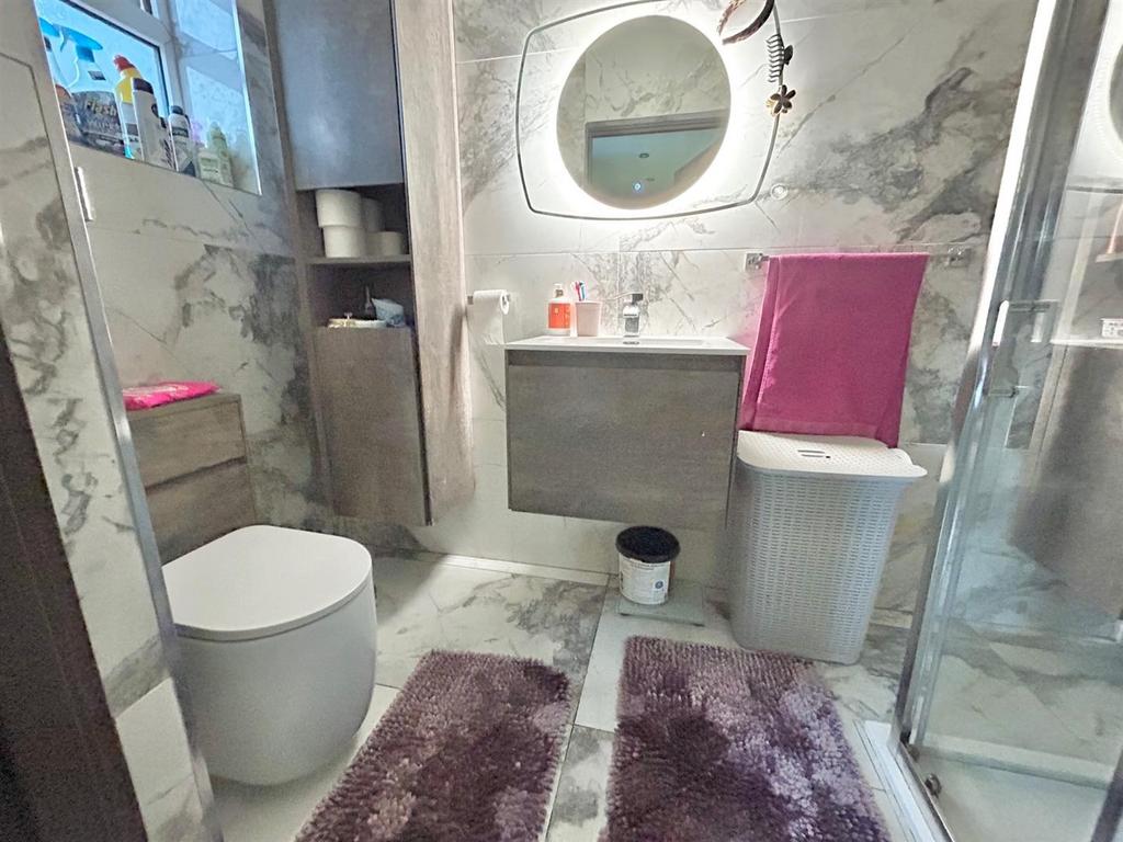 Shower Room 2.jpg