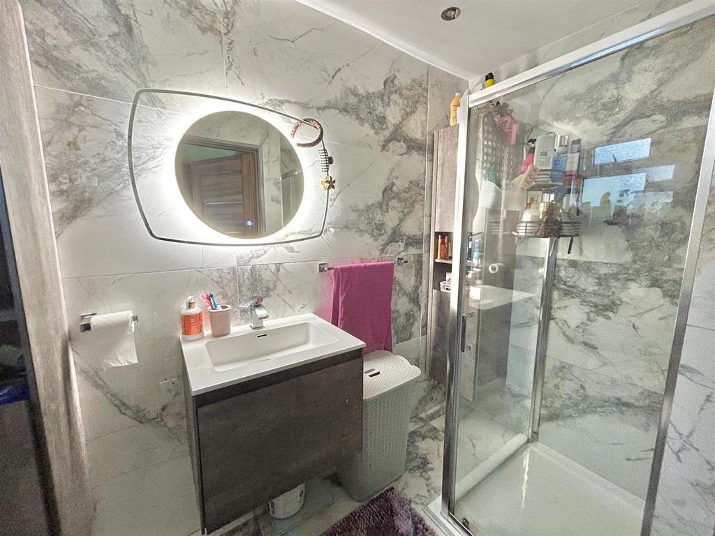 Shower room.jpg