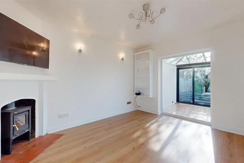 3 bedroom semi-detached house for sale, Buckingham Road, Bletchley, Milton Keynes