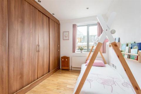 2 bedroom flat to rent, Hackney Road, London E2