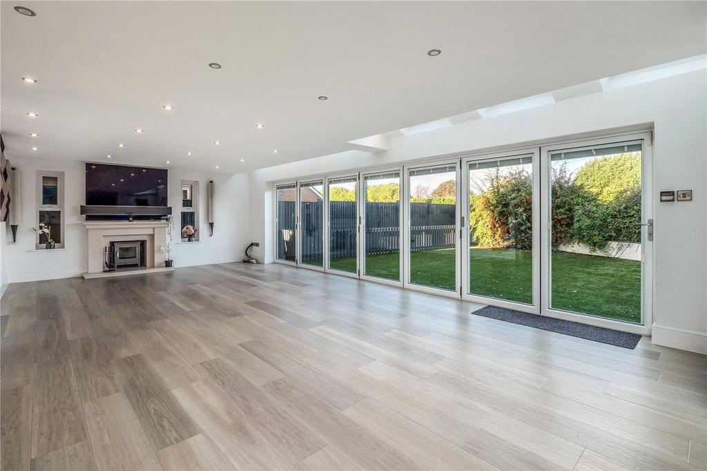 Living/Dining Area