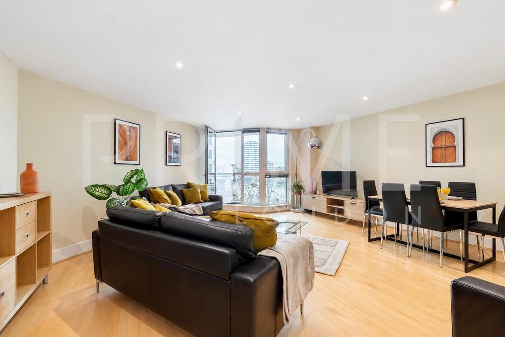 Apartment in St George Wharf - View 3