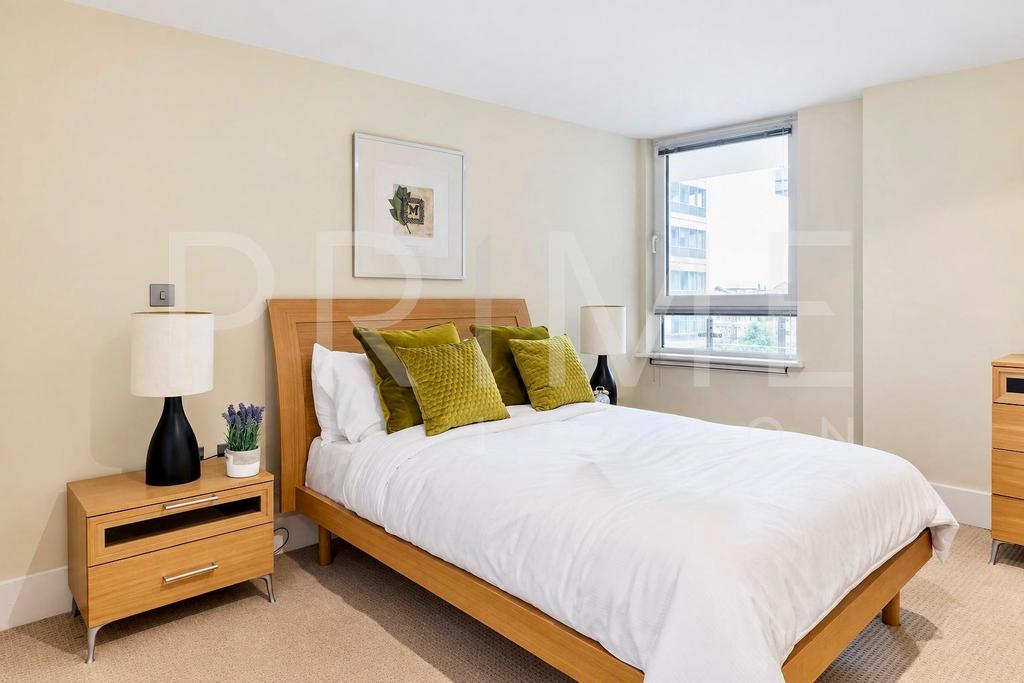 Apartment in St George Wharf - More