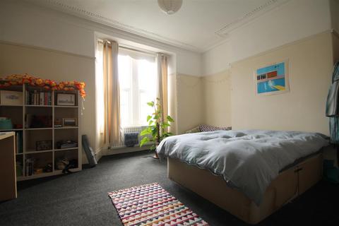 Cardigan Terrace, Heaton