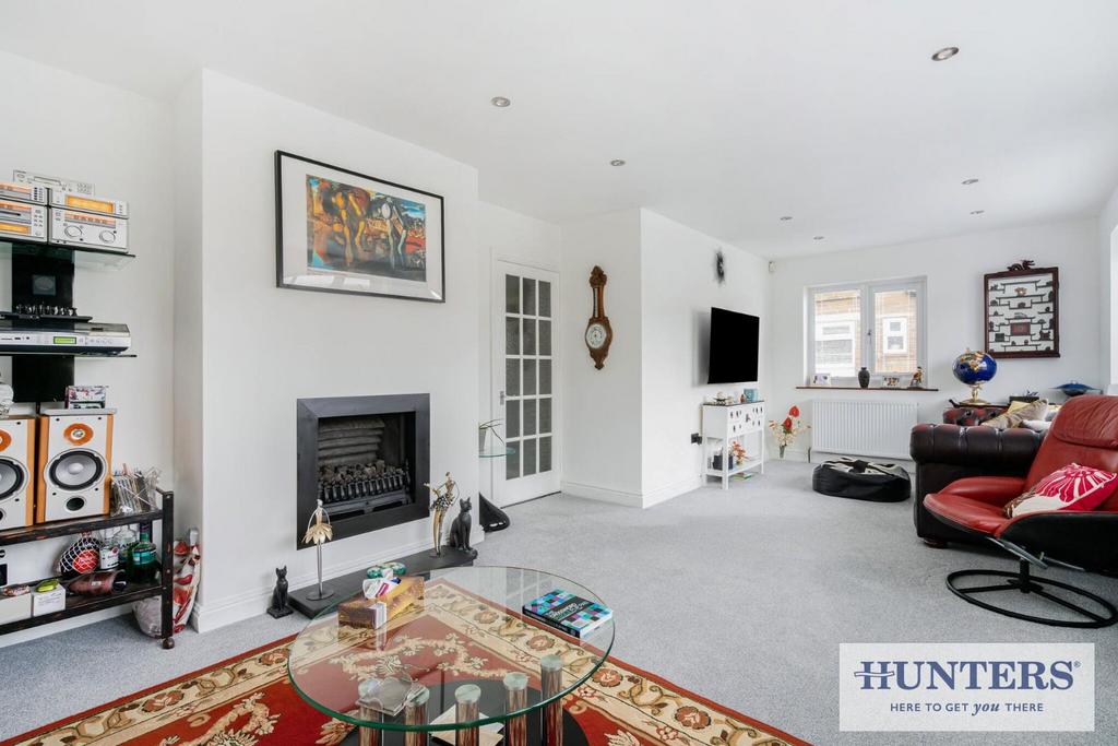 100593 1 Peasehill Close Rawdon (2) - Copy low.jpg
