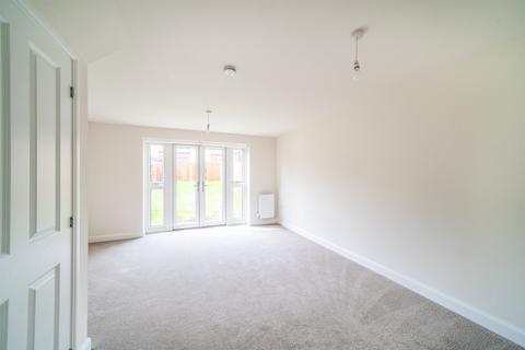3 bedroom detached house to rent, Nova Close, NN6
