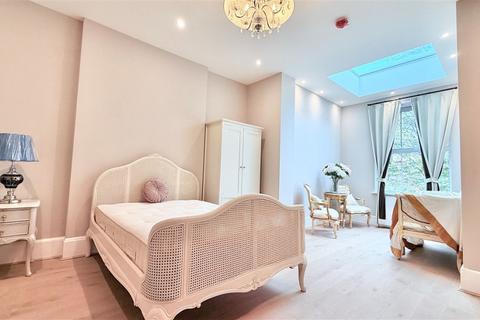 6 bedroom semi-detached house to rent, Richmond TW9
