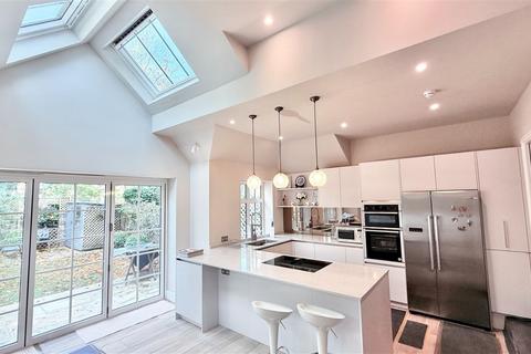6 bedroom semi-detached house to rent, Richmond TW9