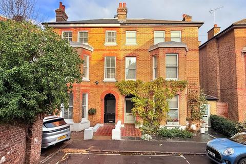 undefined, Richmond TW9