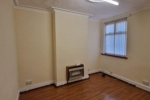 2 bedroom terraced house to rent, Green Lane Road, Leicester LE5
