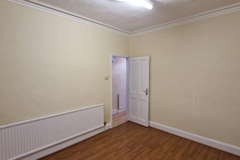 2 bedroom terraced house to rent, Green Lane Road, Leicester LE5