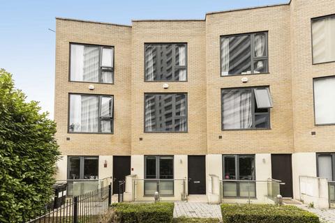 undefined, Gunnersbury Mews, London W4