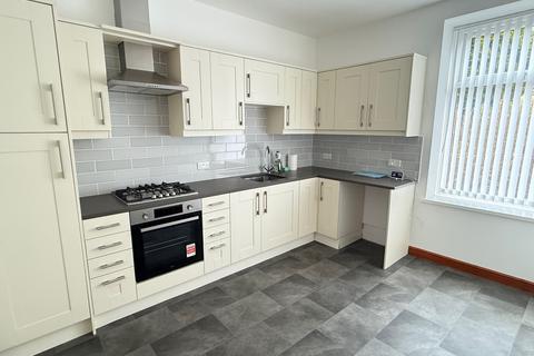 3 bedroom semi-detached house to rent, Round Ings Road, Outlane HD3