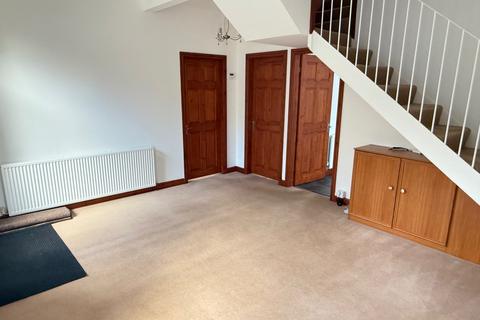 3 bedroom semi-detached house to rent, Round Ings Road, Outlane HD3