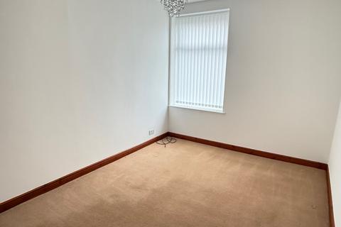 3 bedroom semi-detached house to rent, Round Ings Road, Outlane HD3