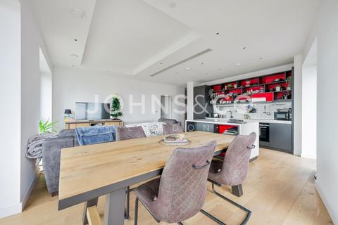 2 bedroom apartment to rent, Echo House, London City Island, London, E14