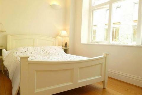 1 bedroom apartment to rent, Kingsway Square, Battersea Park SW11