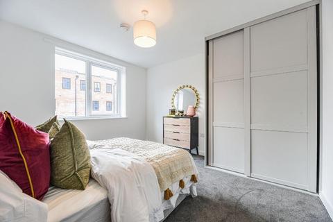 1 bedroom apartment to rent, at Deansgate Gardens, Central Street BL1