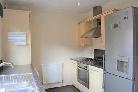 2 bedroom terraced house to rent, Greenfield Avenue, Huddersfield HD3