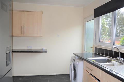 2 bedroom terraced house to rent, Greenfield Avenue, Huddersfield HD3