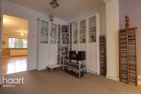 3 bedroom detached bungalow for sale, Huntingdon Close, Broxbourne