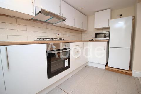 4 bedroom house to rent, Royal Park Avenue, Hyde Park, Leeds