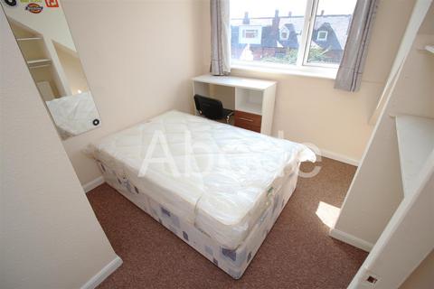 4 bedroom house to rent, Royal Park Avenue, Hyde Park, Leeds
