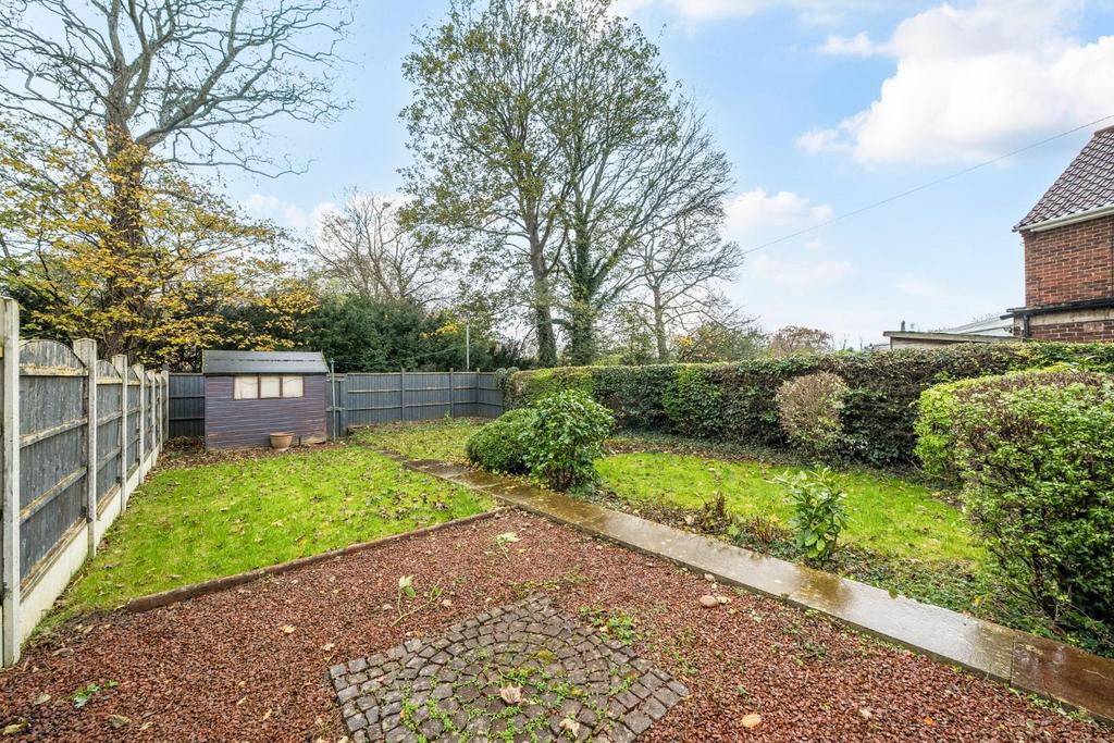 Rear garden 2.jpg