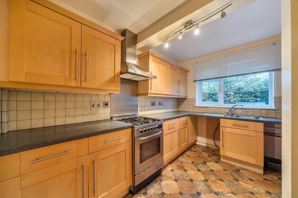 Kitchen 1.jpg