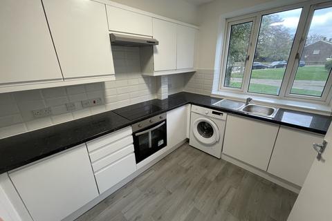 2 bedroom flat to rent, Casterbridge Road
